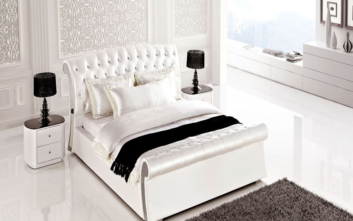 Белые кровати Ондре 1803